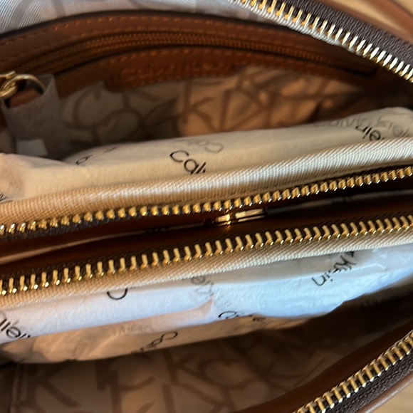 Calvin Klein body bag - Picture 7 of 8